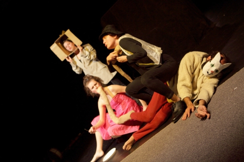 Pokaz spektaklu "Ziemia B" w ramach 14. Festiwalu Sztuki Teatralnej w Rybniku
