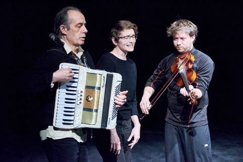 Pokaz spektaklu "Wielogłos" na Alternatywnych Spotkaniach Teatralnych Klamra 2015