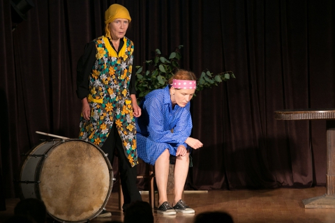 Pokaz spektaklu "Prolog komedii" w ramach projektu "Teatr na życzenie" w Miejsko-Gminnym Centrum Kultury i Turystyki