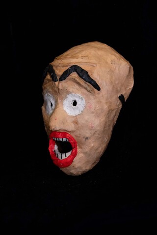 Maska Barbary Michery z przedstawienia "Rozziew". Lewy profil